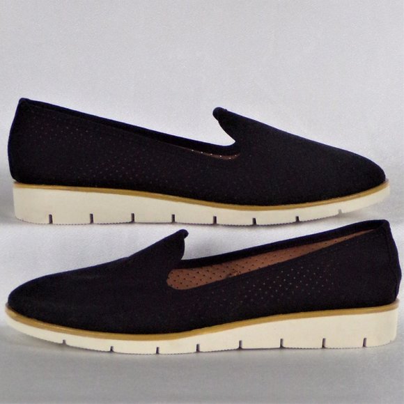 QUPID size 7 black flat-heel sneakers cushioned insoles perforated fabric uppers - Picture 3 of 15